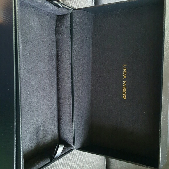 Linda Farrow Sunglass Gift Box - Picture 3 of 3